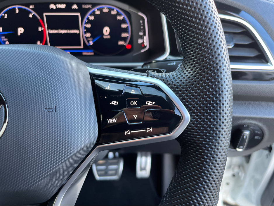 2023 Volkswagen T-Roc - image 24