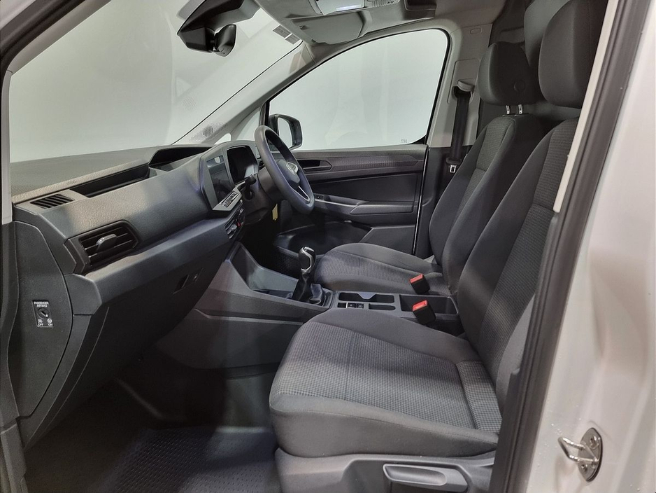 2025 Volkswagen Caddy - image 4