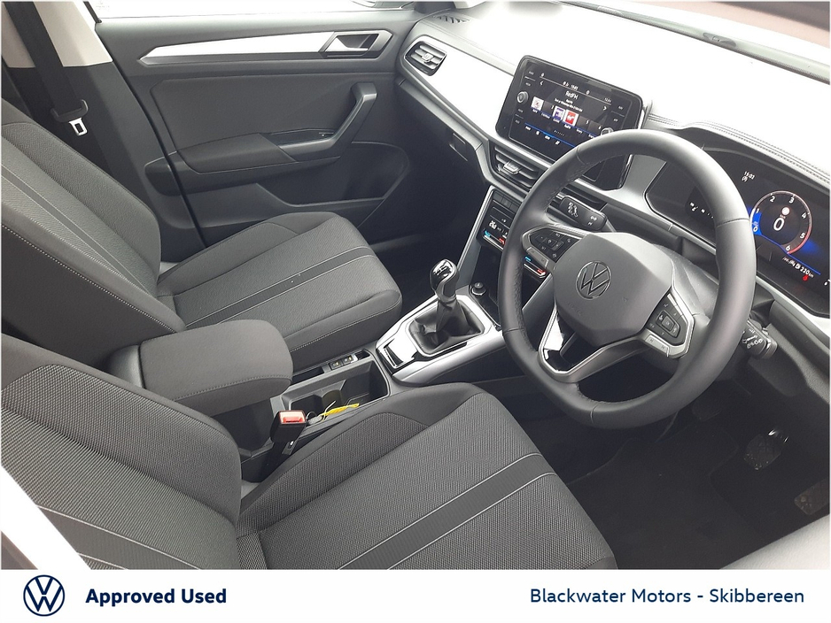 2026 Volkswagen T-Roc - image 8