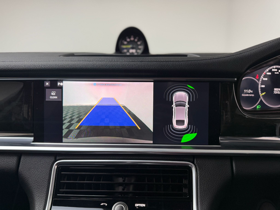 2019 Porsche Panamera - image 17