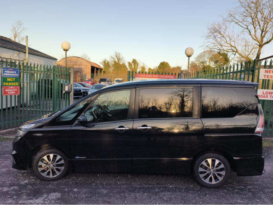 2017 Nissan Serena Highway Star V €19,950