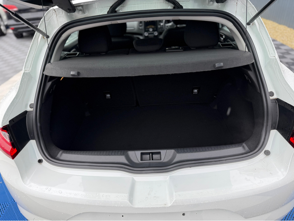 2018 Renault Megane - image 33