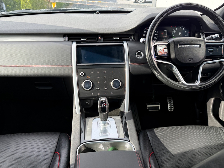 2022 Land Rover Discovery - image 8