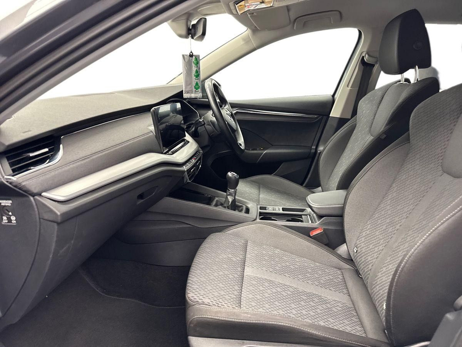 2023 Skoda Octavia - image 2