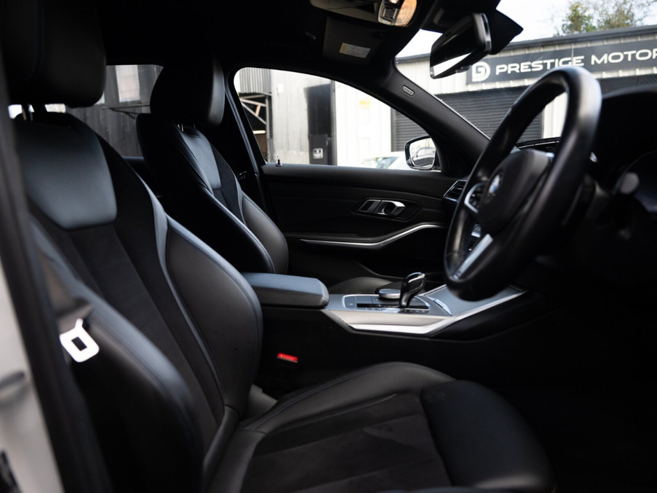 2021 BMW 3 Series - image 12
