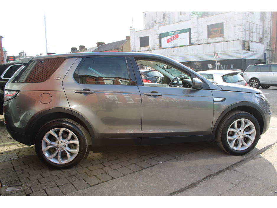 2016 Land Rover Discovery Sport - image 3