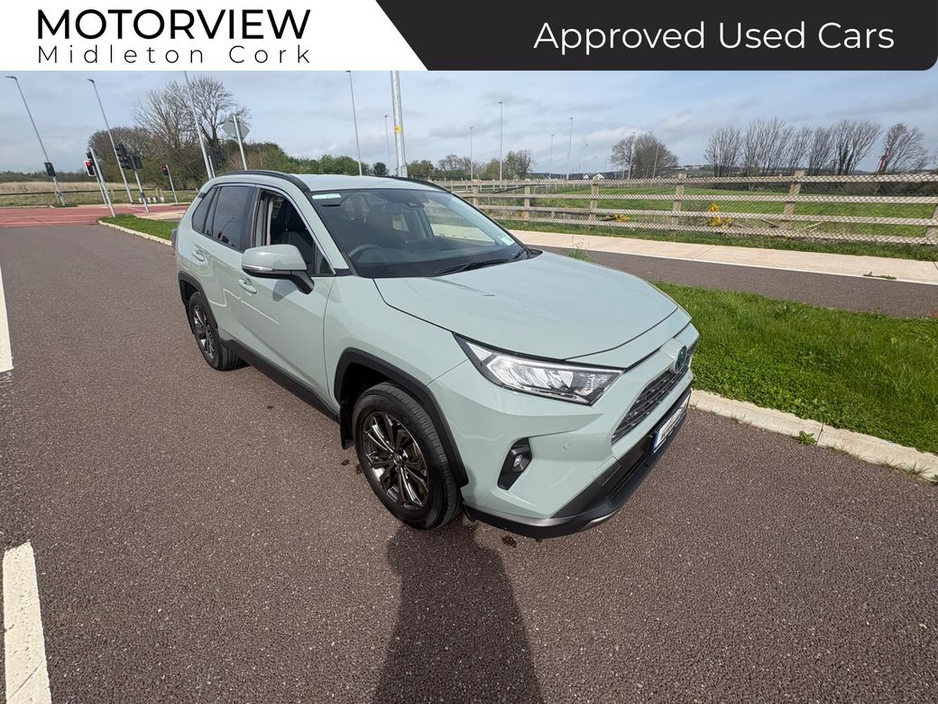 2024 Toyota Rav4 - image 3