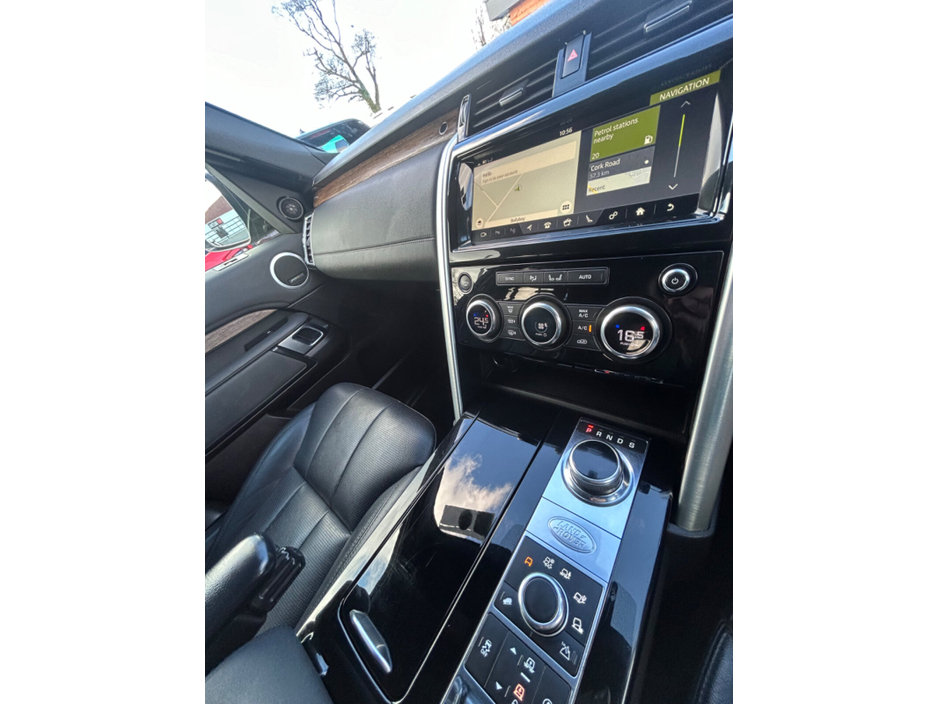 2019 Land Rover Discovery - image 26