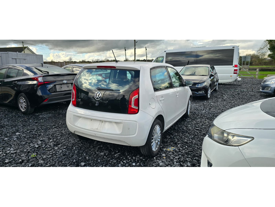 2014 Volkswagen up! - image 31