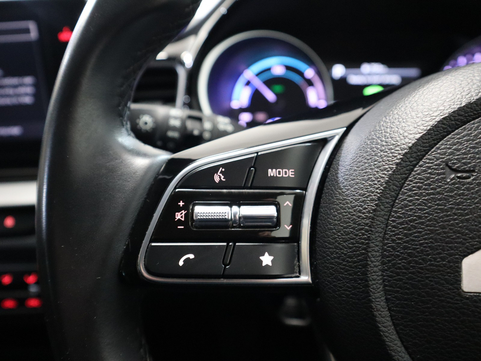 2023 Kia XCeed - image 13