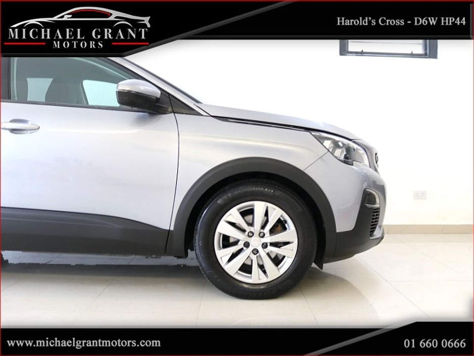 2020 Peugeot 3008 - image 9