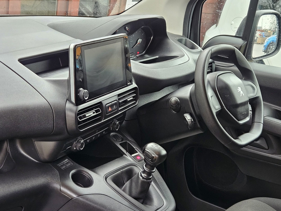 2023 Peugeot Partner - image 20