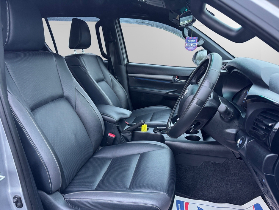 2024 Toyota Hilux *NO VAT* 2.8 INVINCIBLE AUTO #319 €51,999