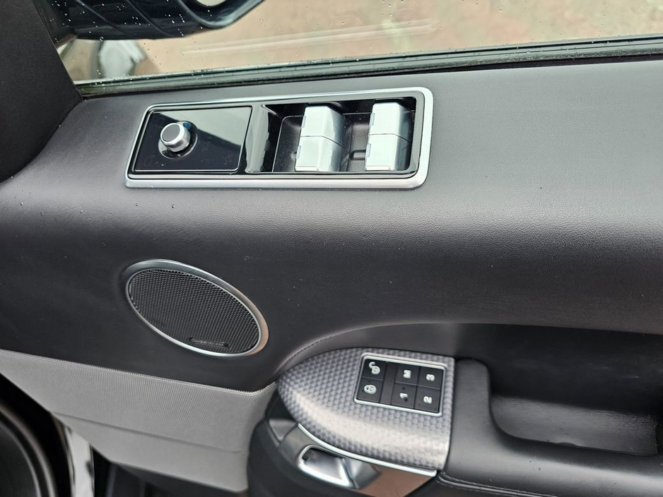 2020 Land Rover Range Rover - image 27