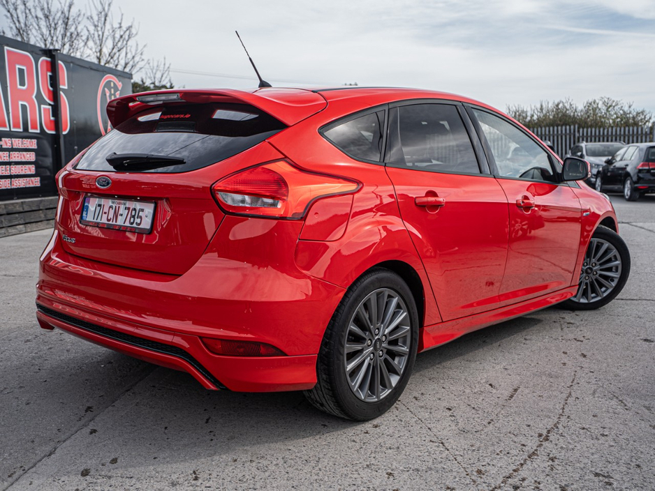 2017 Ford Focus - image 2