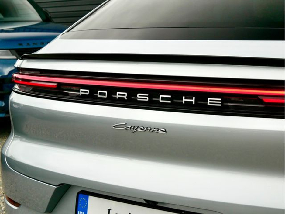 2024 Porsche Cayenne - image 13