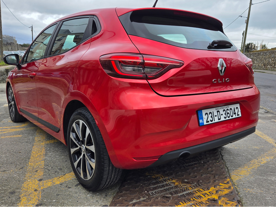2023 Renault Clio - image 5