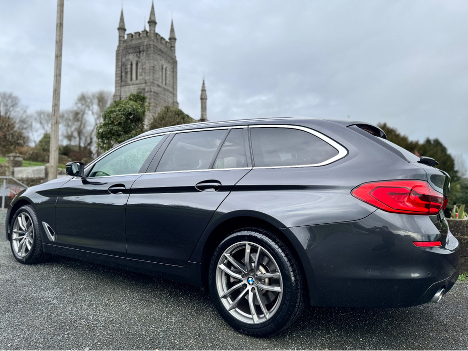 2019 BMW 5 Series 520D TOURING * PANROOF * 3D CAMERA PACK * €24,950