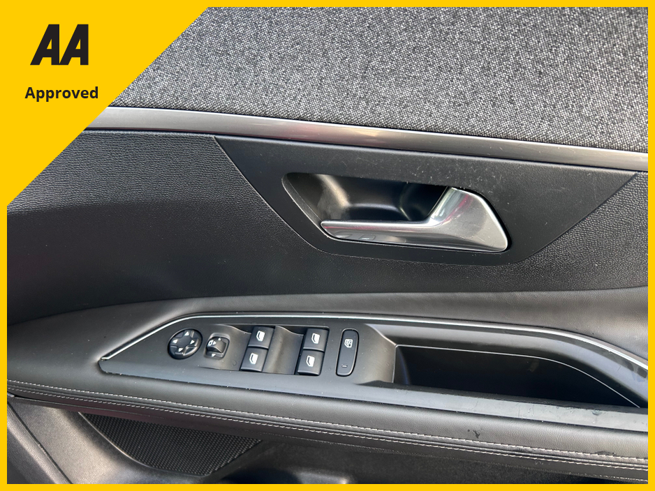 2019 Peugeot 3008 2019 PEUGEOT 3008 1.2 PETROL LOW KMS €16,950