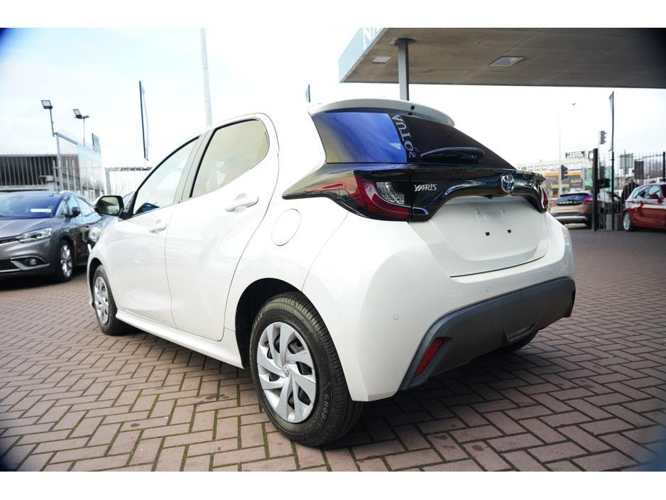 2020 Toyota Yaris - image 6