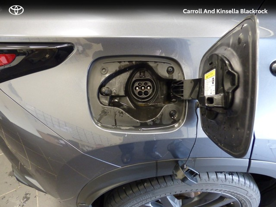 2023 Lexus NX 450 h+ - image 9