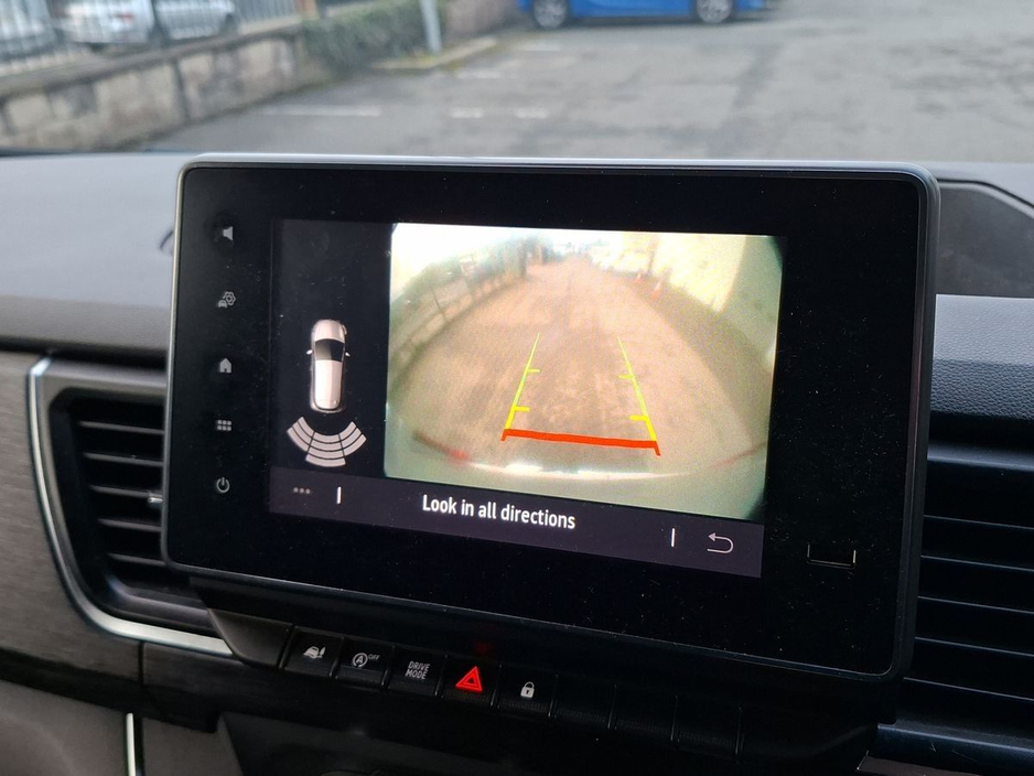 2022 Renault Trafic - image 14