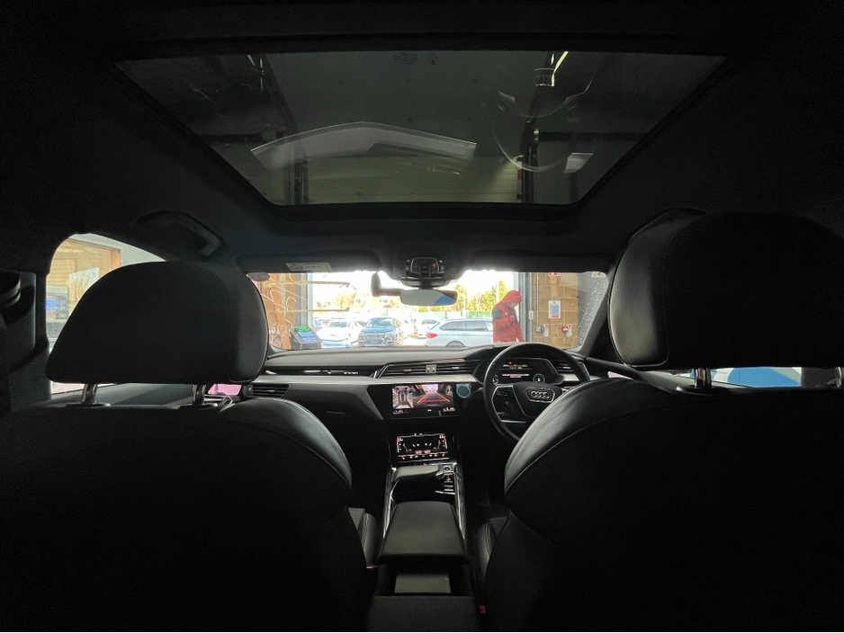 2022 Audi e-tron - image 22