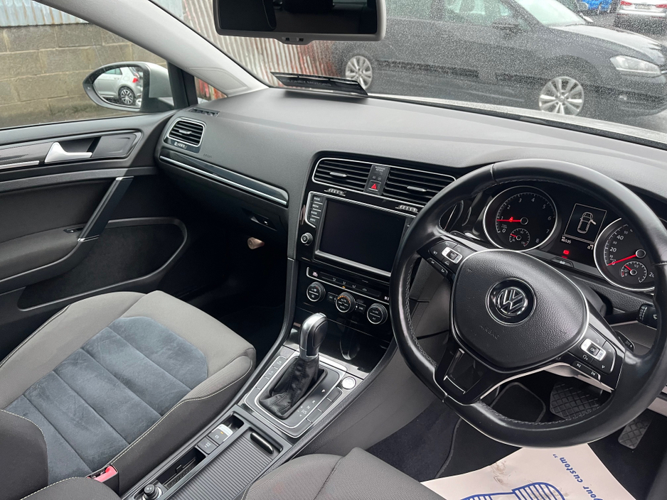 2015 Volkswagen Golf - image 12