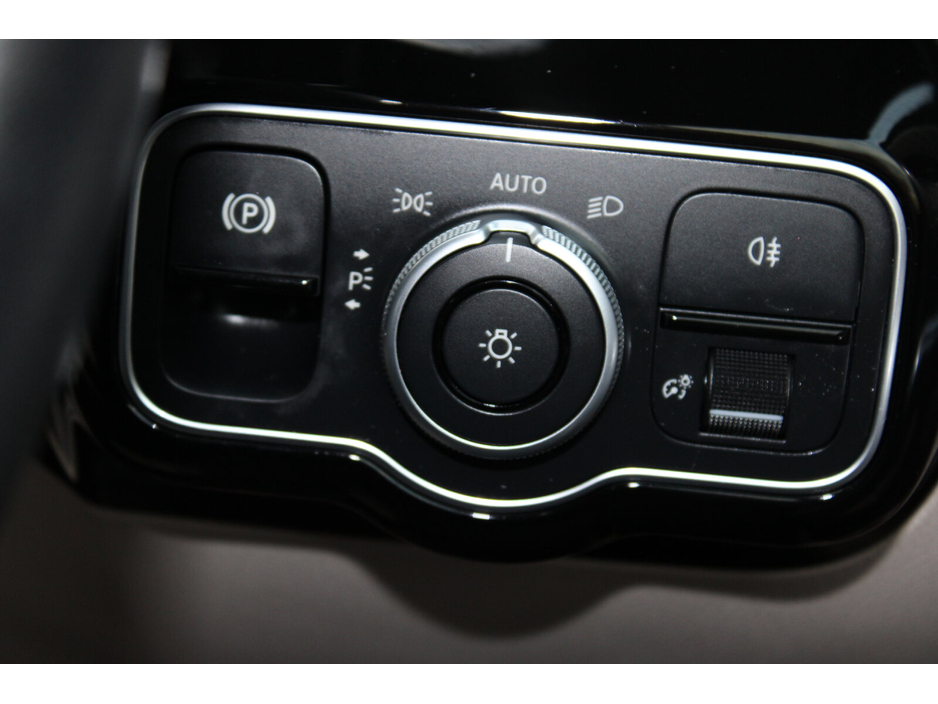 2020 Mercedes-Benz A Class - image 23