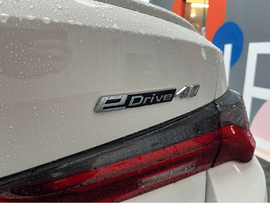 2022 BMW i4 €33950! 2022 BMW I4 ELECTRIC AUTOMATIC / CRUISE CONTROL / 360° PARKING CAMERA / ELECTRIC MEMORY & HEATED SEATS / HEATED REAR SEATS / APPLE CARPLAY / AMBIENT LIGHTS €33,950