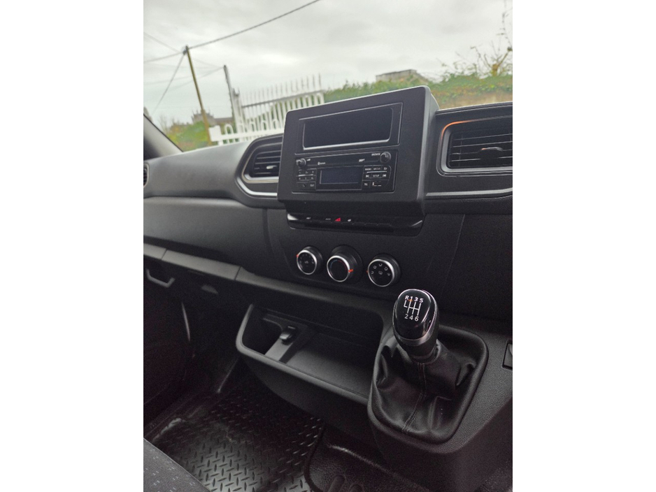 2021 Opel Movano - image 8