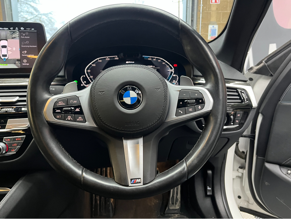 2021 BMW 5 Series - image 8