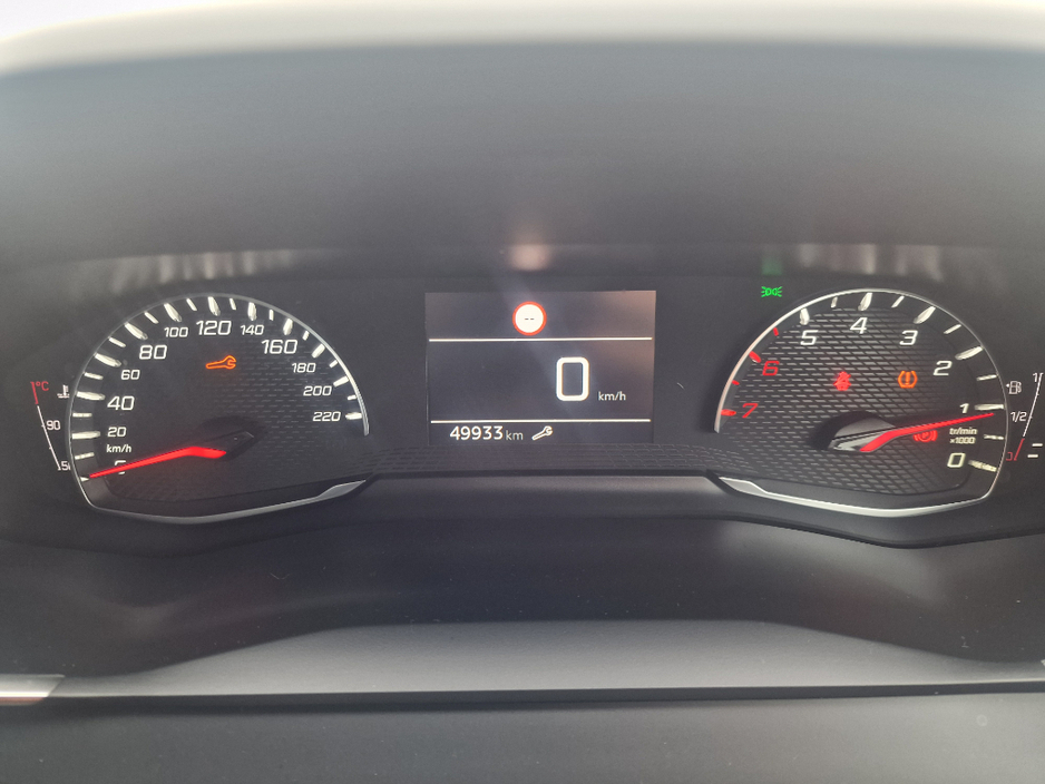 2021 Peugeot 2008 - image 10