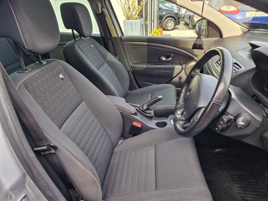 2016 Renault Megane - image 12