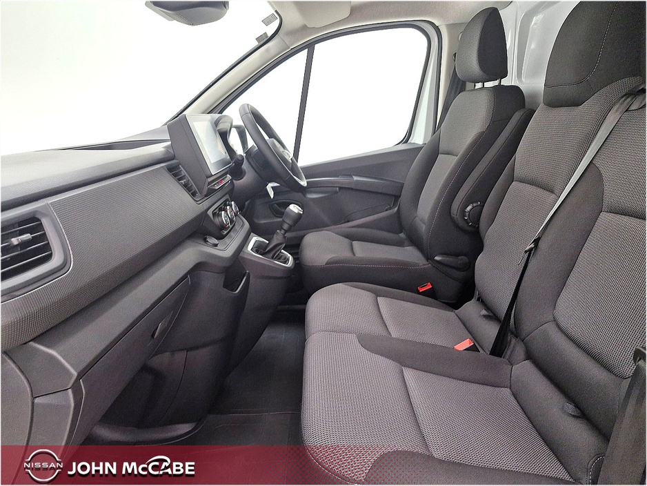 2025 Nissan Primastar - image 13