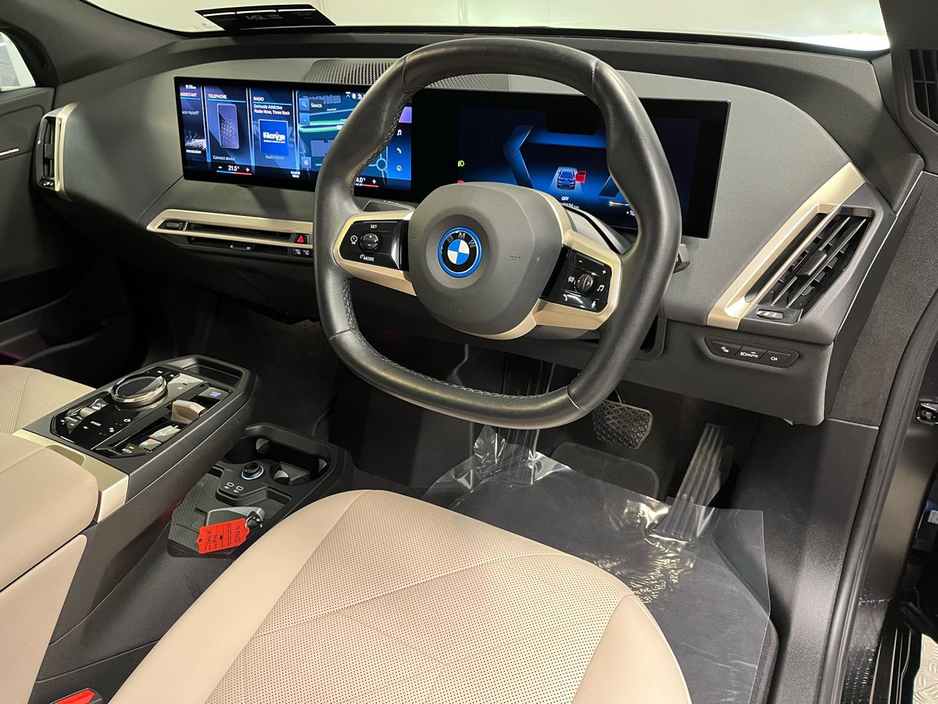 2022 BMW iX - image 9