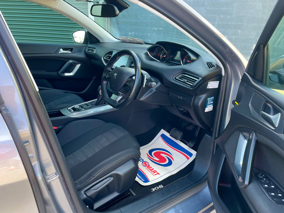 2017 Peugeot 308 - image 13