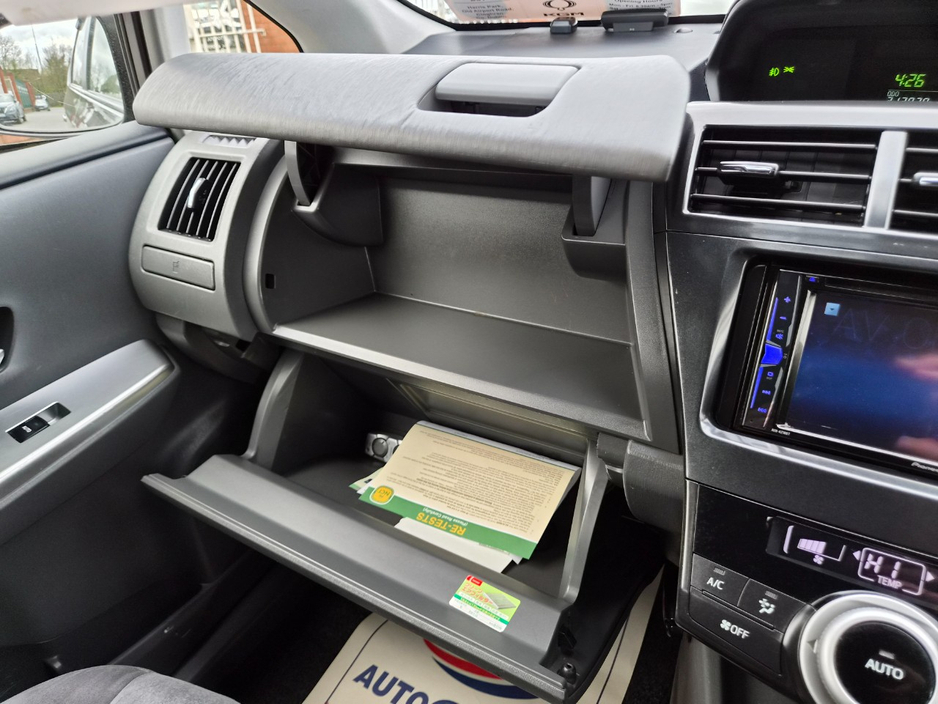 2012 Toyota Prius - image 25