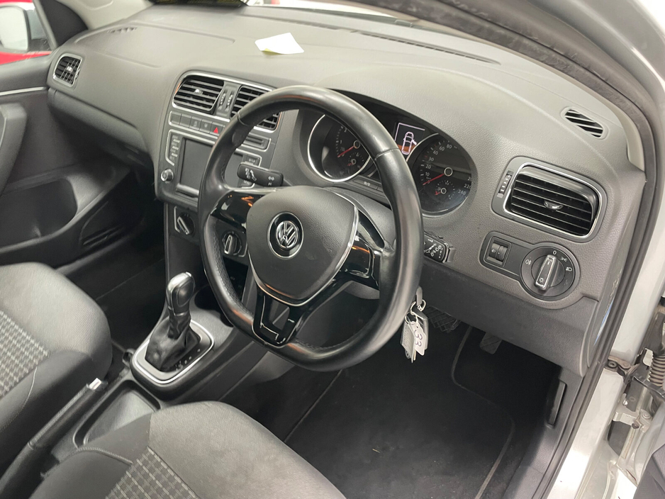 2015 Volkswagen Polo - image 12