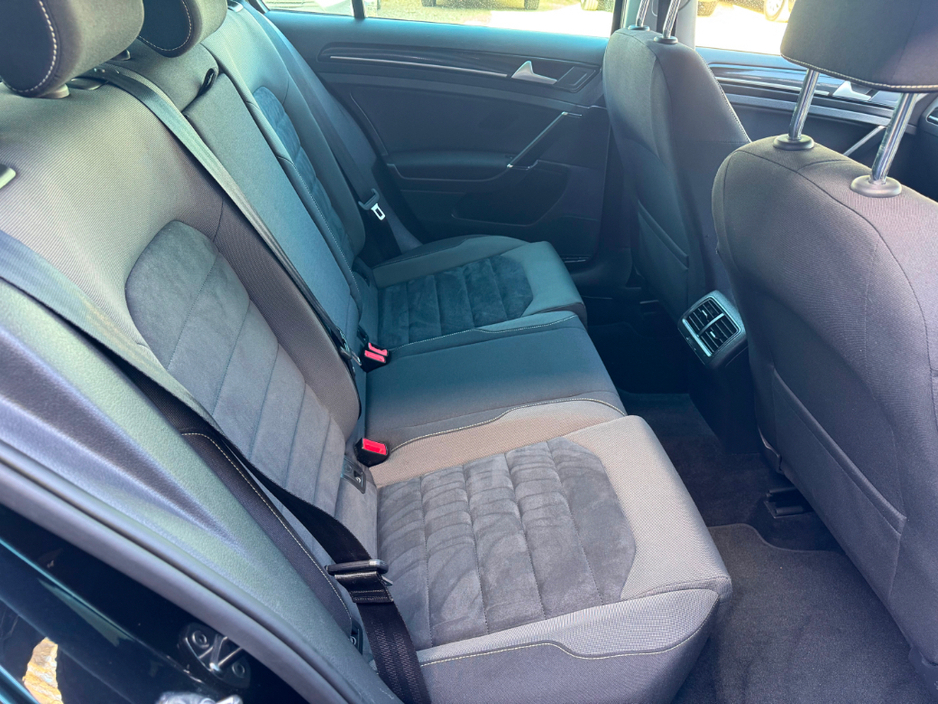 2014 Volkswagen Golf - image 14