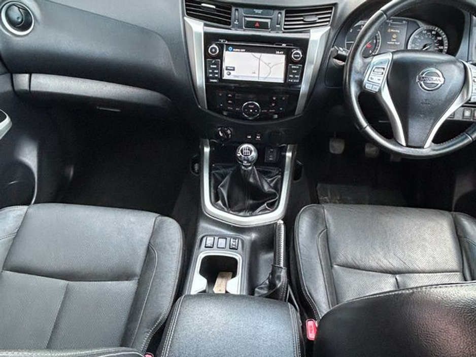 2017 Nissan Navara - image 13