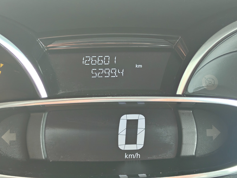 2016 Renault Clio - image 16