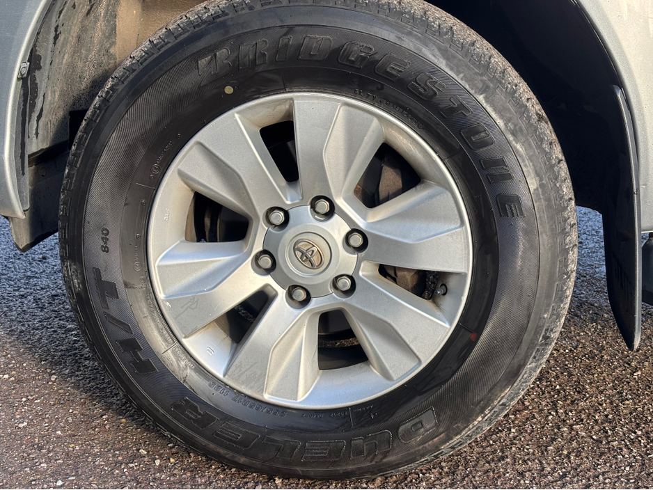 2018 Toyota Hilux - image 12