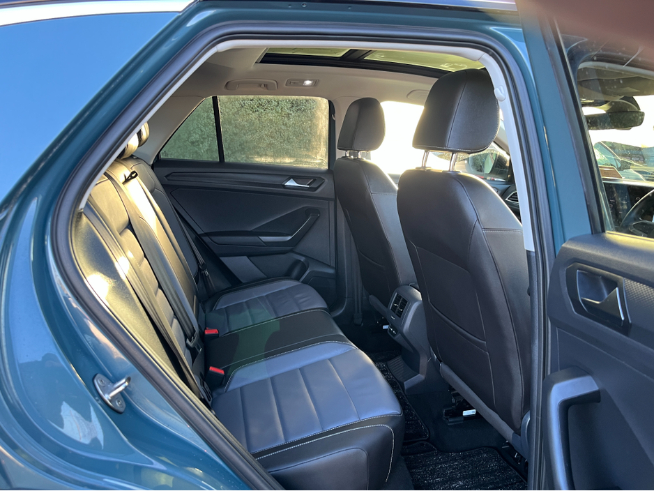 2023 Volkswagen T-Roc AUTOMATIC 2.0 DIESEL //MASSIVE SPEC//FULL LEATHER HEATED SEATS//PANORAMIC GLASS ROOF//LOW MILES// €31,950