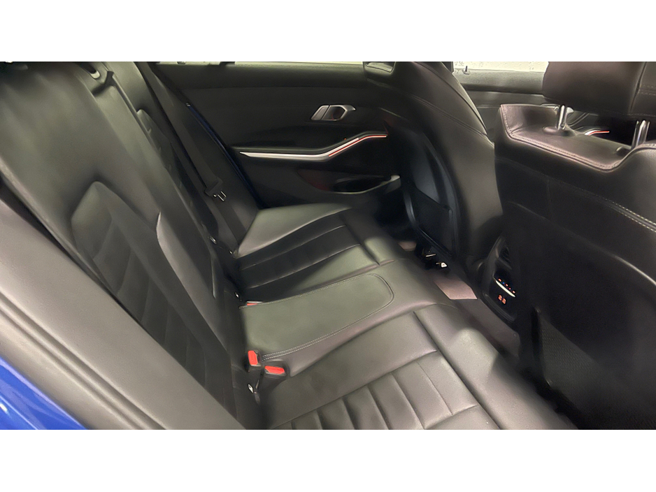 2021 BMW 3 Series - image 35