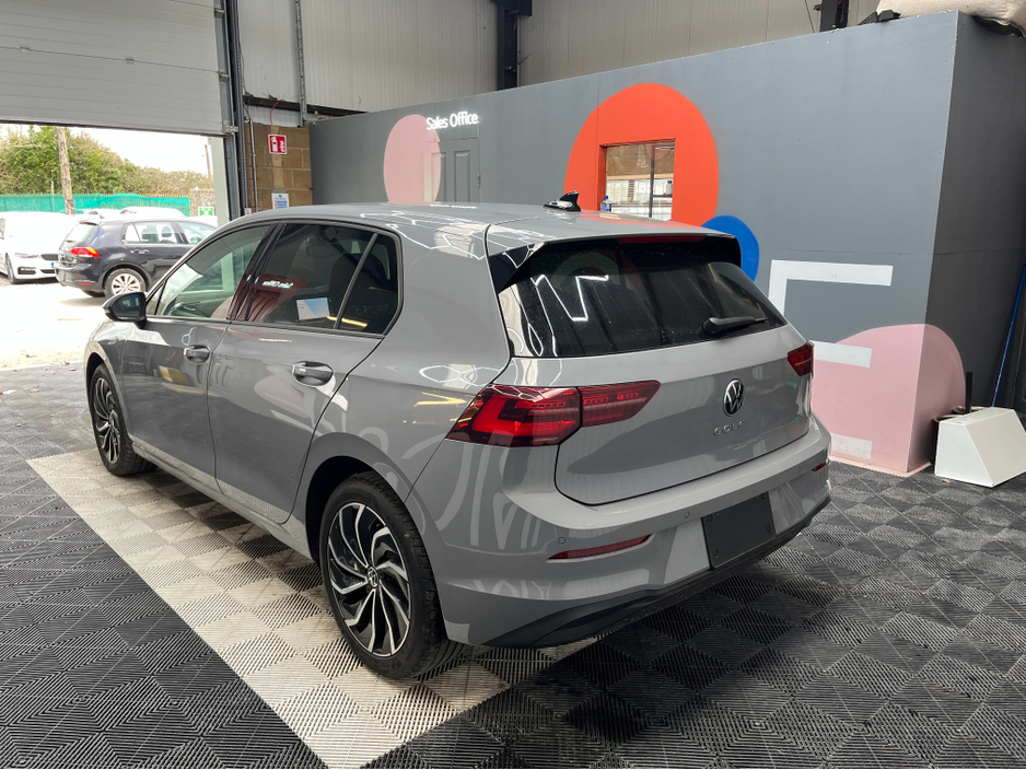 2024 Volkswagen Golf - image 4