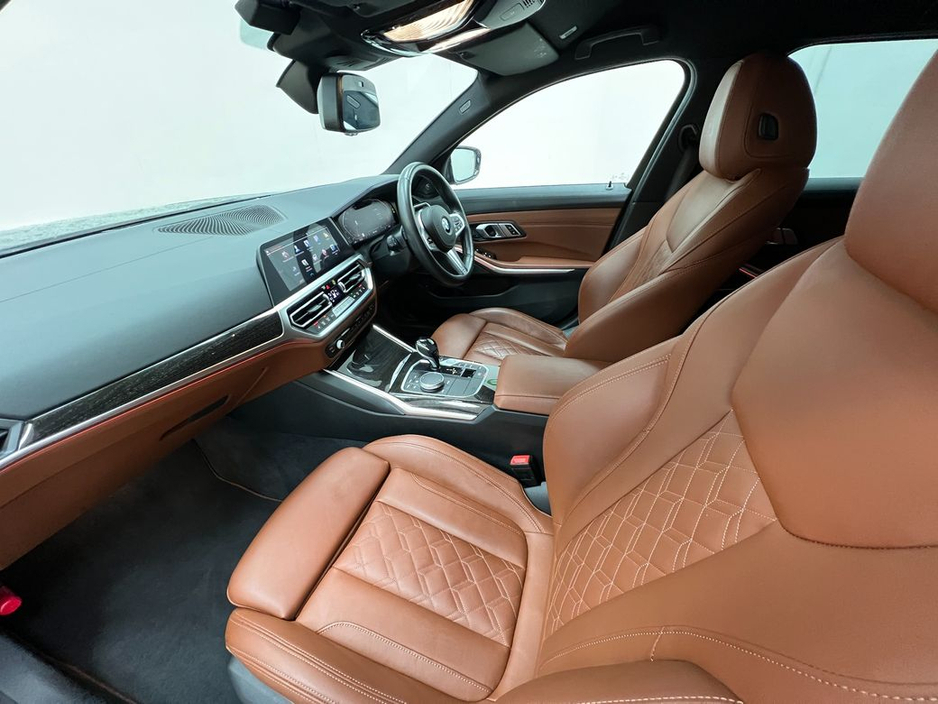 2021 BMW 3 Series - image 14