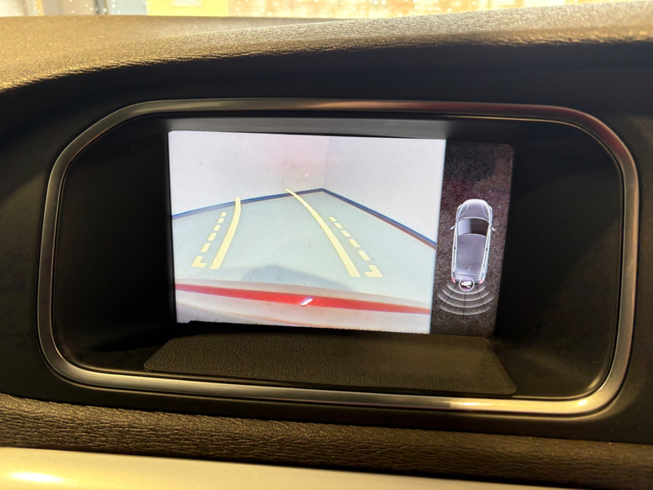 2013 Volvo V40 - image 9