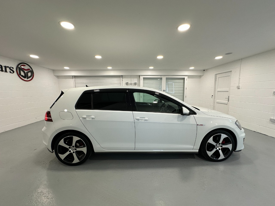 2014 Volkswagen Golf - image 19