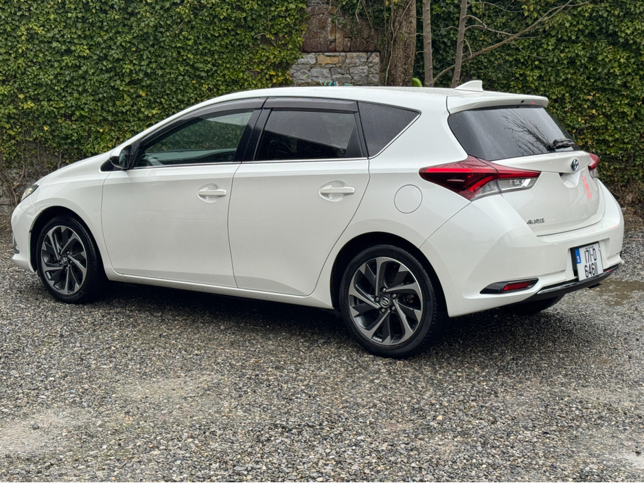 2017 Toyota Auris 1.8 Sport Hybrid €13,450